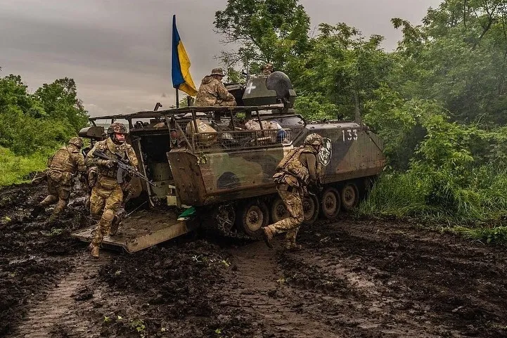 Has the US Adopted a Realistic Approach to the Ukraine Conflict While the EU Has Not?