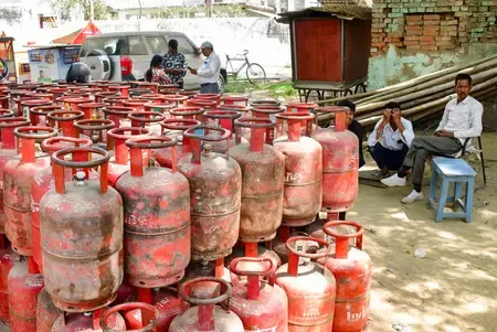 कानपुर, मुरादाबाद और टोंक में गैस सिलेंडर की आपूर्ति बिना कतार के