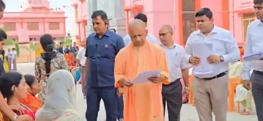 क्या उत्तर प्रदेश के सीएम योगी आदित्यनाथ ने 'जनता दर्शन' में समस्याएं सुनीं?