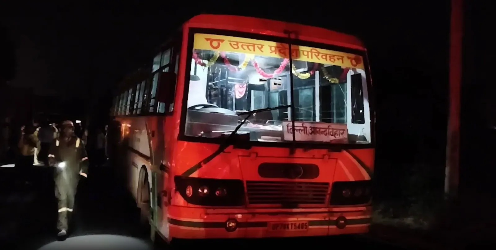 एटा सड़क हादसा: कैंटर की टक्कर से रोडवेज बस के 4 यात्रियों की मौत, 11 घायल