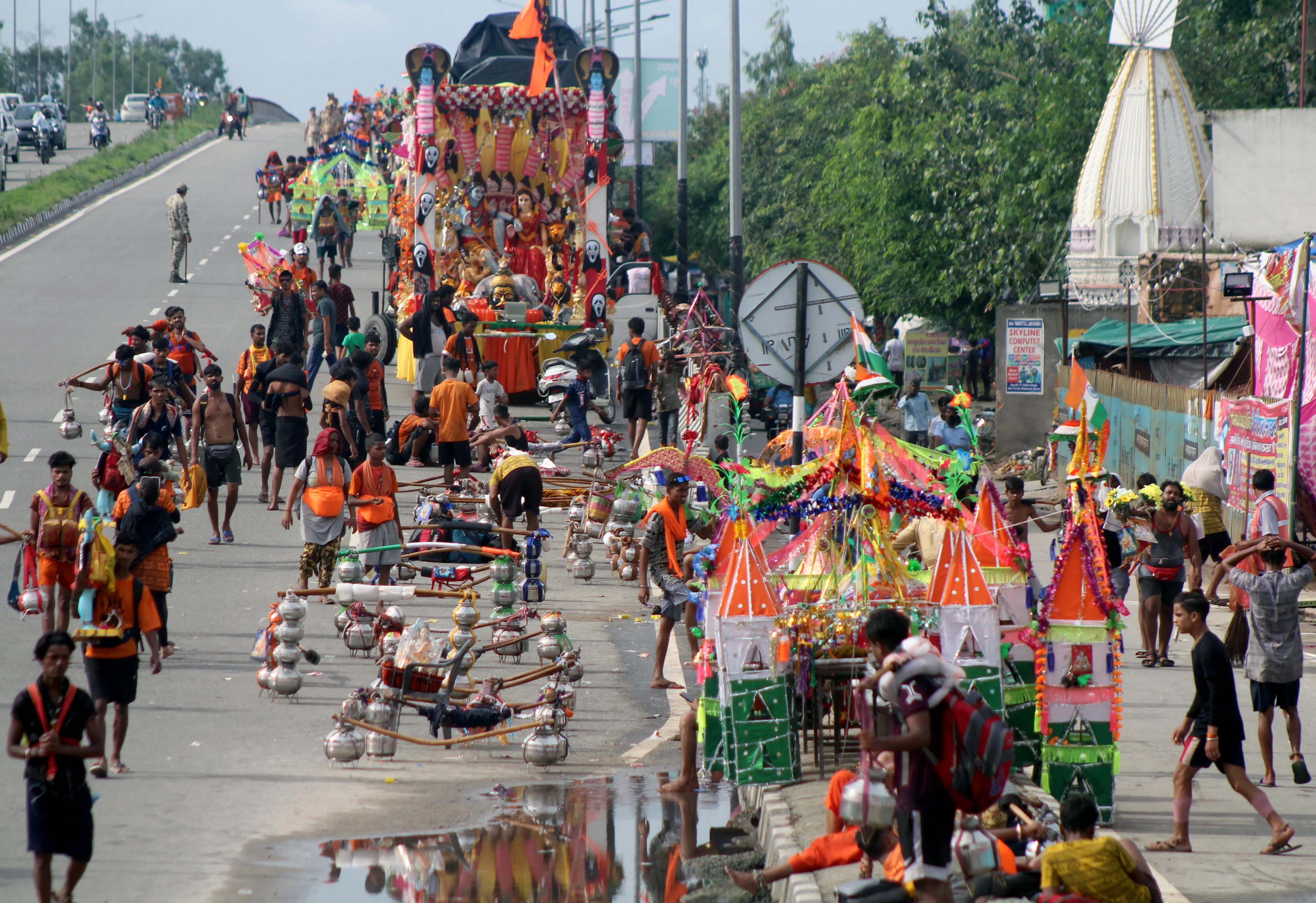 Is Uttar Pradesh Ready for the Kanwar Yatra with Tight Security?