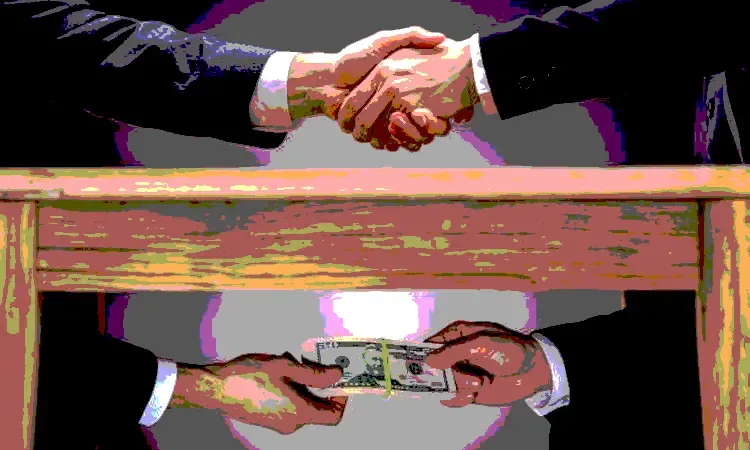 क्या उत्तर प्रदेश में जनसुनवाई के दौरान रिश्वत की शिकायत पर ऊर्जा मंत्री ने कड़ी कार्रवाई की?