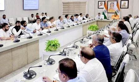 यूपी में ₹1.94 लाख करोड़ के राजमार्ग नेटवर्क की समीक्षा, गडकरी बोले — विश्वस्तरीय सड़क संपर्क सर्वोच्च प्राथमिकता
