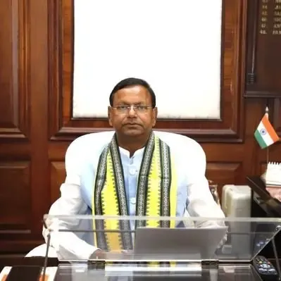 क्या उत्तर प्रदेश के जनप्रतिनिधियों को नकारात्मक राजनीति से बचना चाहिए?