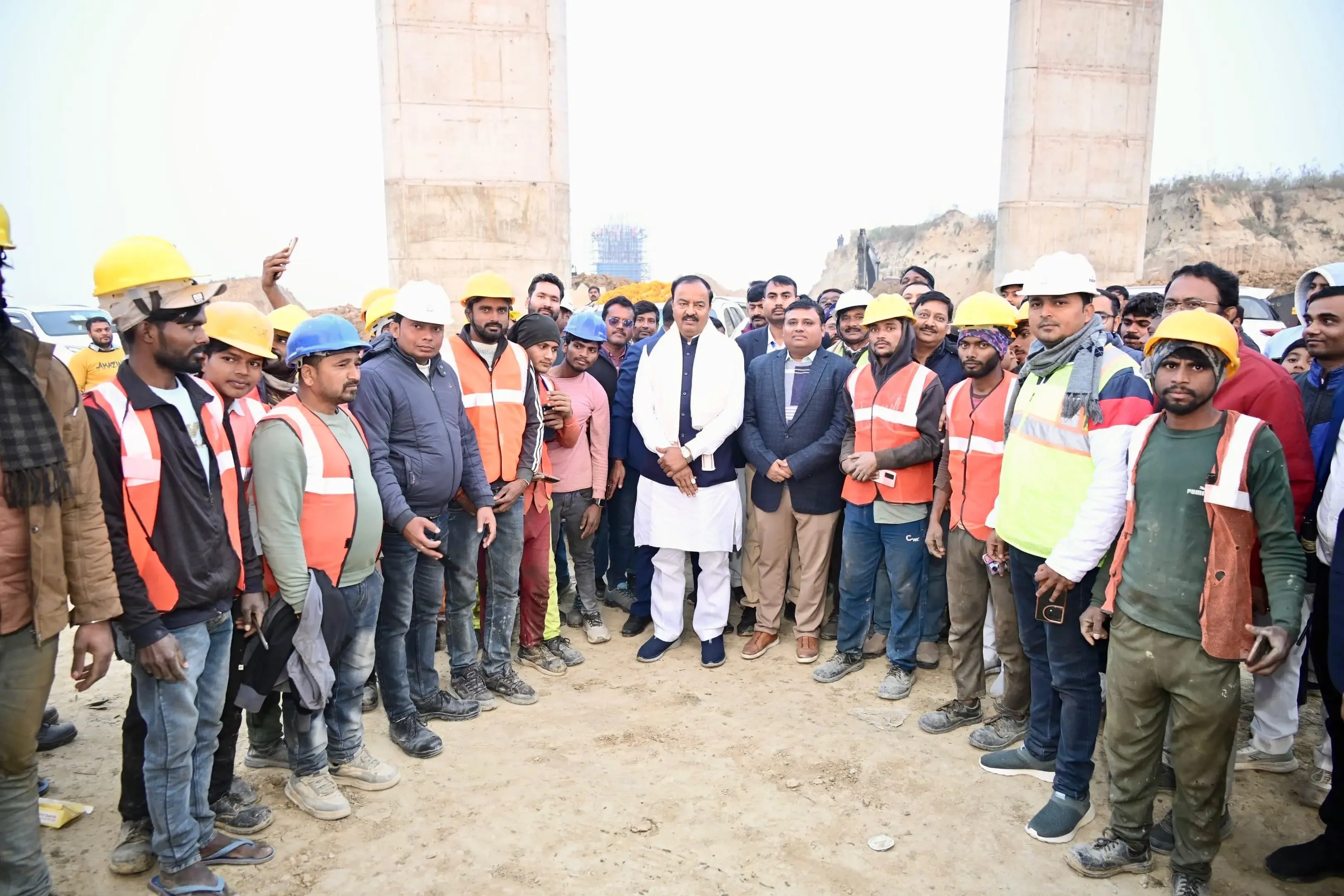 क्या उपमुख्यमंत्री केशव प्रसाद मौर्य ने प्रयागराज में गंगा पुल का निरीक्षण किया?