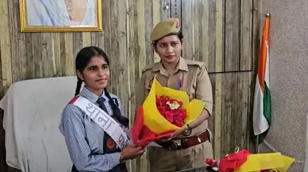 उत्तर प्रदेश: रायबरेली में 'मिशन शक्ति' के तहत छात्रा लक्ष्मी सिंह बनी एक दिन की थाना अध्यक्ष