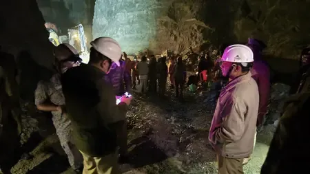 उत्तर प्रदेश: सोनभद्र में खदान धंसने से दो की मौत, कई लोगों के दबे होने की आशंका, रेस्क्यू ऑपरेशन जारी