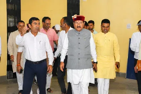 उत्तरकाशी में कैबिनेट मंत्री भरत सिंह चौधरी ने महिलाओं को SHG से जोड़कर आत्मनिर्भर बनाने के दिए निर्देश
