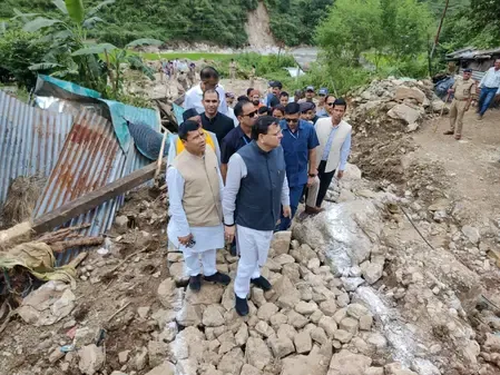 सीएम धामी ने बागेश्वर में आपदा प्रभावितों का जाना हाल, बचाव कार्य के दिए निर्देश