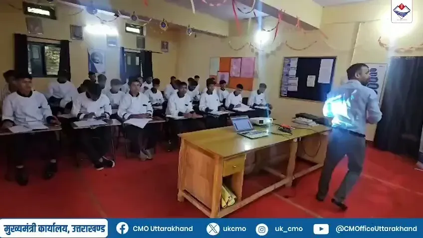 Uttarakhand CMO Pushes Skill Dev, Self-Employment in Chamoli