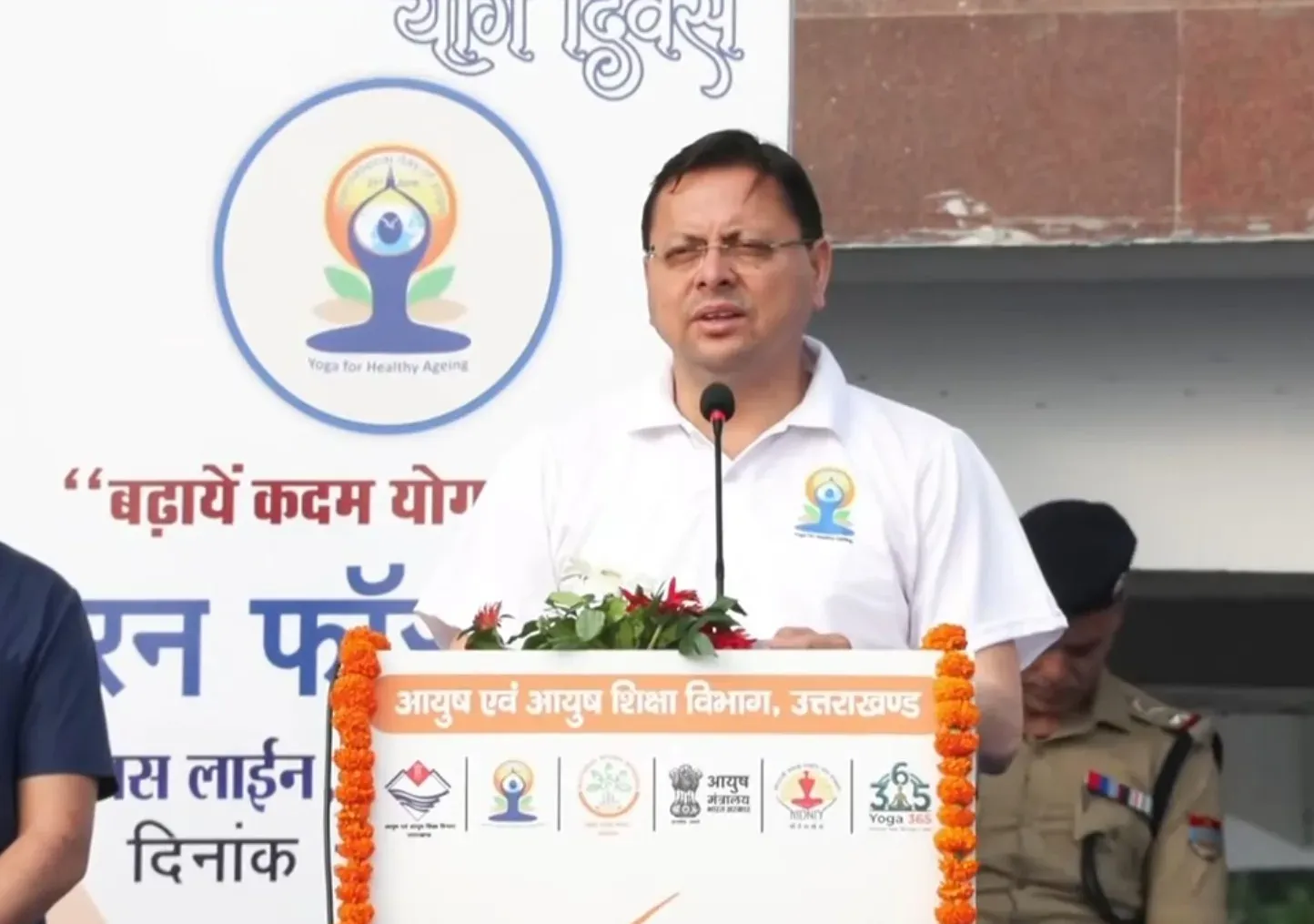 देहरादून में 'रन फॉर योग' दौड़, CM पुष्कर सिंह धामी बोले — देवभूमि है योग साधना की जननी