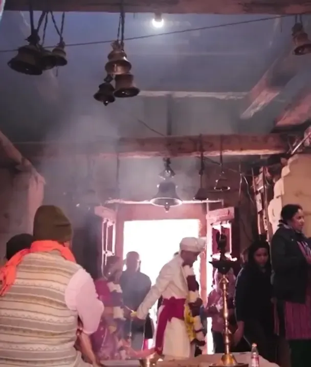 त्रियुगीनारायण मंदिर: तीन युगों से शिव-पार्वती विवाह की धूनी का अद्भुत स्थल