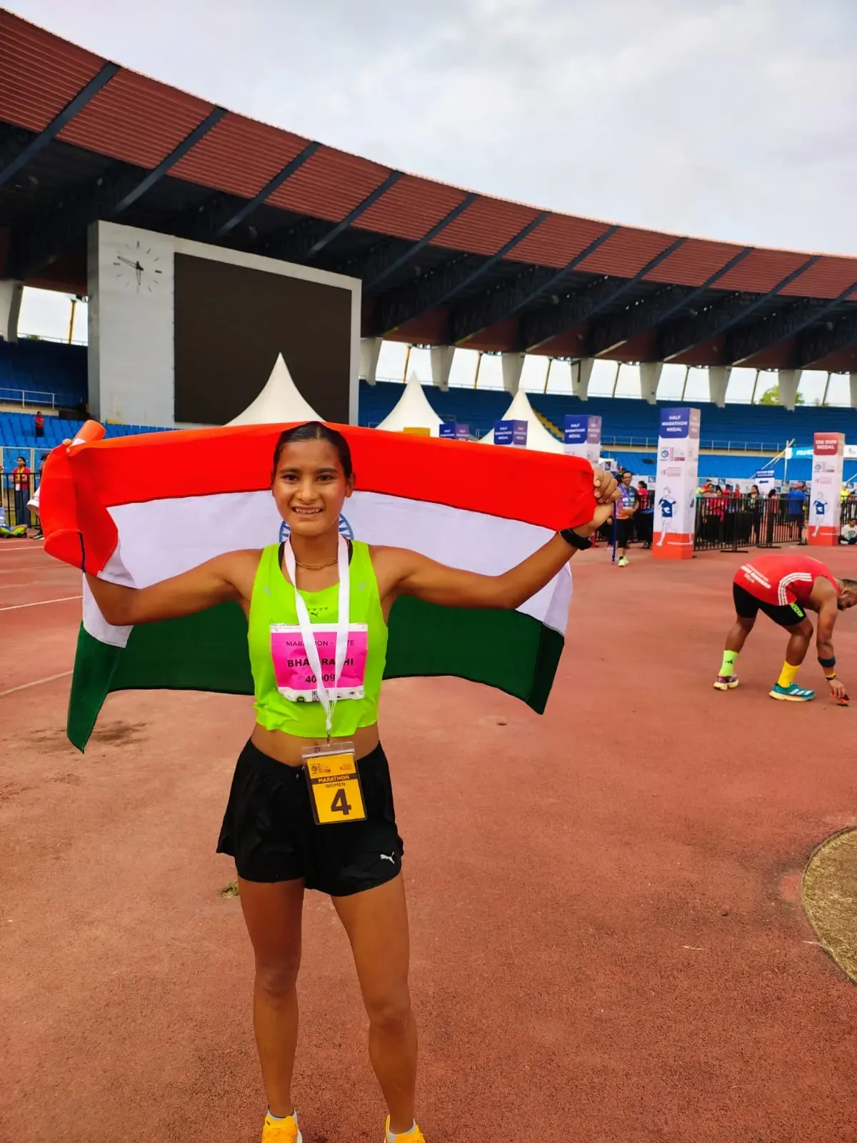 क्या उत्तराखंड की 'फ्लाइंग गर्ल' भागीरथी बिष्ट ने हैदराबाद मैराथन में गोल्ड जीता?