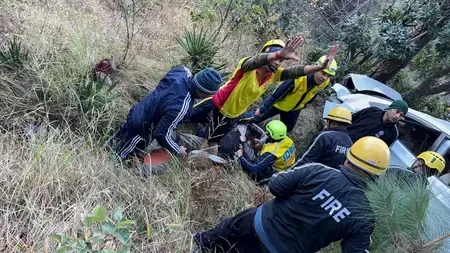 क्या उत्तराखंड में 250 मीटर गहरी खाई में गिरी कार के युवक को सुरक्षित निकाला गया?