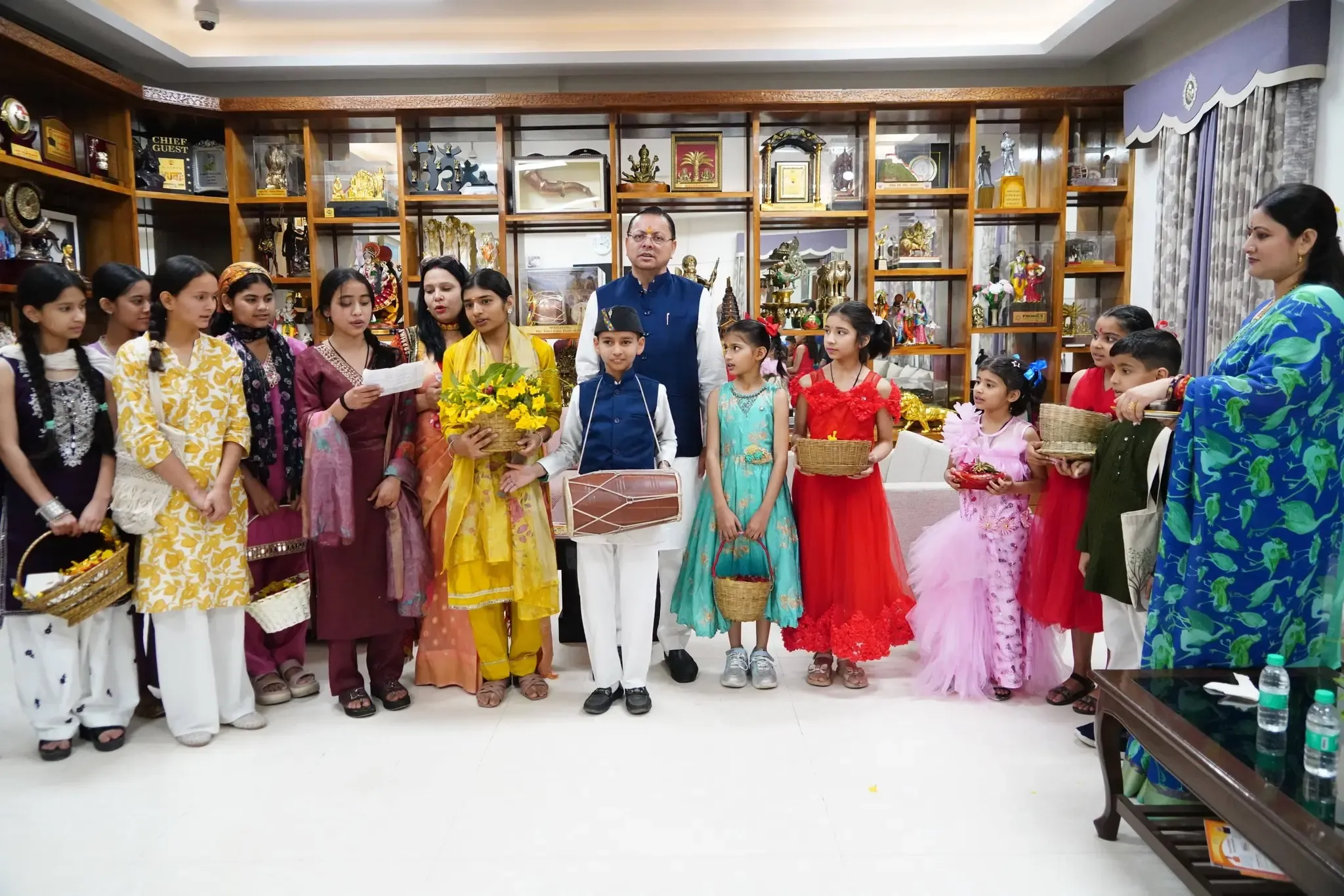 उत्तराखंड: मुख्यमंत्री धामी ने बच्चों के साथ मनाया 'फूलदेई', सांस्कृतिक धरोहर का प्रतीक