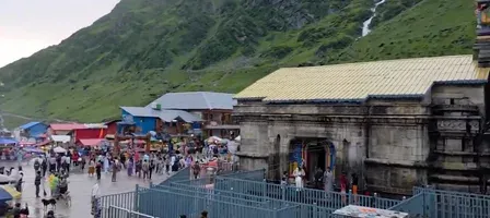 उत्तराखंड: ऑरेंज अलर्ट के बीच रुद्रप्रयाग में थमी बारिश, केदारनाथ धाम में श्रद्धालु कर रहे दर्शन