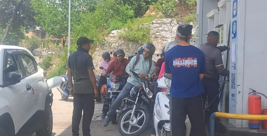 पिथौरागढ़ में पेट्रोल-डीजल संकट खत्म: प्रशासन की सख्ती से पंपों पर लौटी सामान्य स्थिति