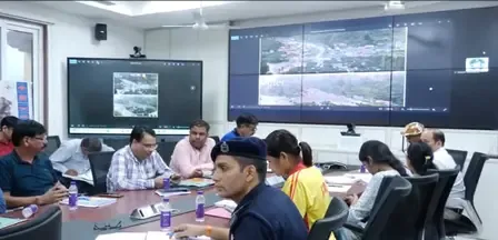 उत्तरकाशी आपदा : रेस्‍क्‍यू ऑपरेशन में मौसम ने बढ़ाई मुश्किलें, कंट्रोल रूम से रखी जा रही नजर