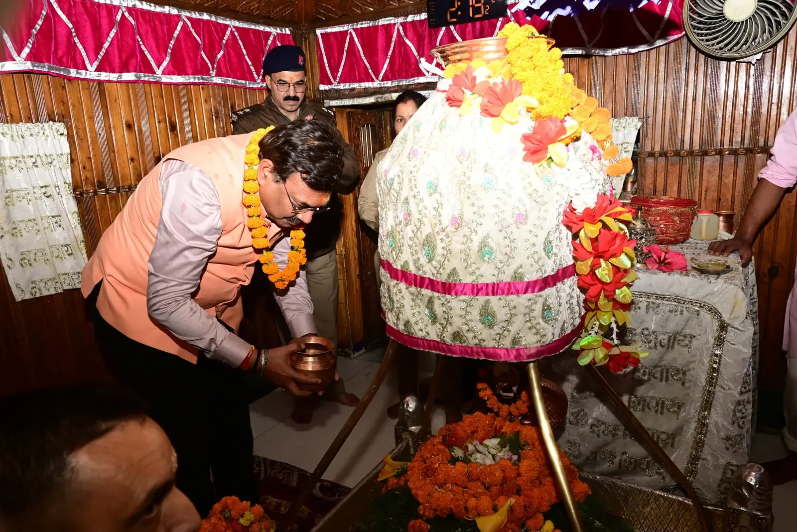 गंगोत्री धाम पहुंचे मुख्य सचिव आनंद बर्द्धन, चारधाम यात्रा व्यवस्थाओं की समीक्षा की