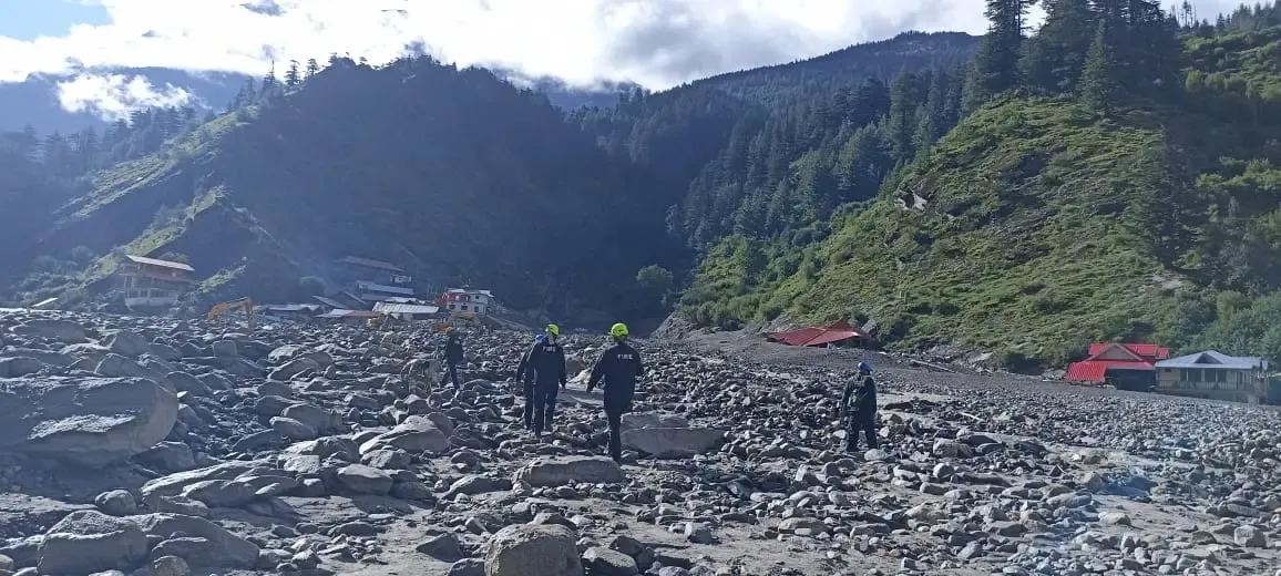 गंगोत्री-गौमुख ट्रेक: 130 मीटर गहरी खाई में गिरा महाराष्ट्र का पर्यटक, दूसरे दिन भी खोज बेनतीजा