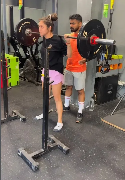 क्या दृष्टि धामी ने वेट लिफ्टिंग से लेकर स्ट्रेंथ ट्रेनिंग के जरिए खुद को फिट रखा है?