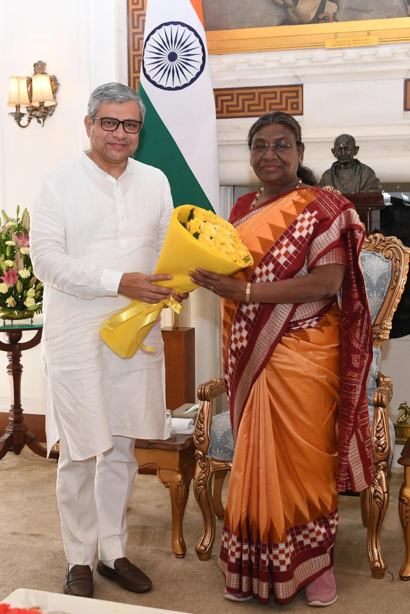Vaishnaw Wishes President Murmu on Her Birthday