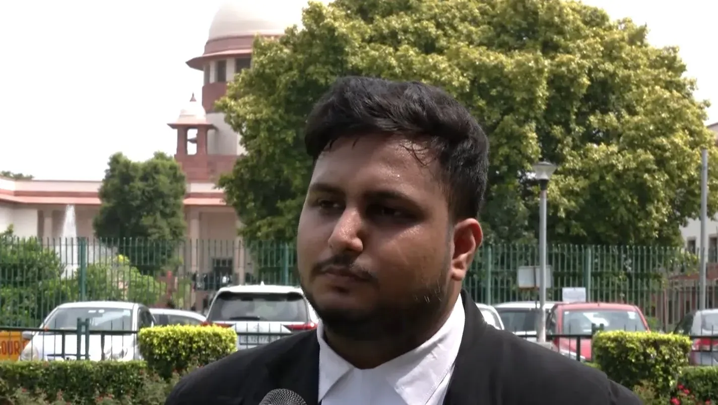 'वंदे मातरम' विवाद: सोनिया-राहुल गांधी के खिलाफ शिकायत दर्ज, वकील शुभ शर्मा बोले — 'राष्ट्रगीत का अपमान बर्दाश्त नहीं'