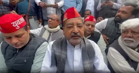 वाराणसी: मणिकर्णिका घाट पर जाने के लिए अड़ा समाजवादी पार्टी का प्रतिनिधिमंडल, पुलिस ने नहीं दी अनुमति