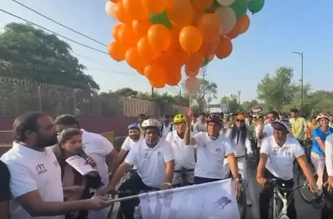 वाराणसी के नमो घाट पर 'संडे ऑन साइकिल': मनसुख मांडविया ने किया उद्घाटन, एशियन गेम्स एथलीट भी शामिल