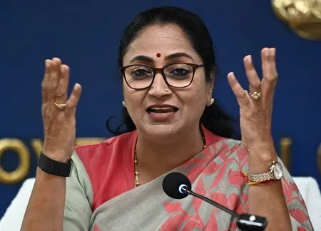 'वयो आनंद' योजना: दिल्ली के वरिष्ठ नागरिकों को मिलेंगे मनोरंजन केंद्र, ₹2.40 लाख सालाना सहायता
