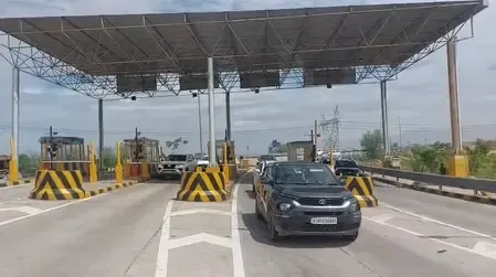 वार्षिक फास्टैग की घोषणा पर यात्रियों ने जताई खुशी, कहा- समय और रुपए की बचत होगी