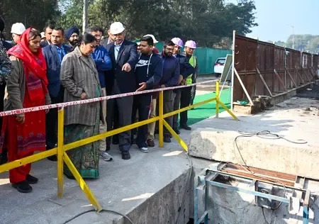 दिल्ली में वर्षों बाद सुनहरी नाले की सफाई, सीएम रेखा गुप्ता ने किया निरीक्षण