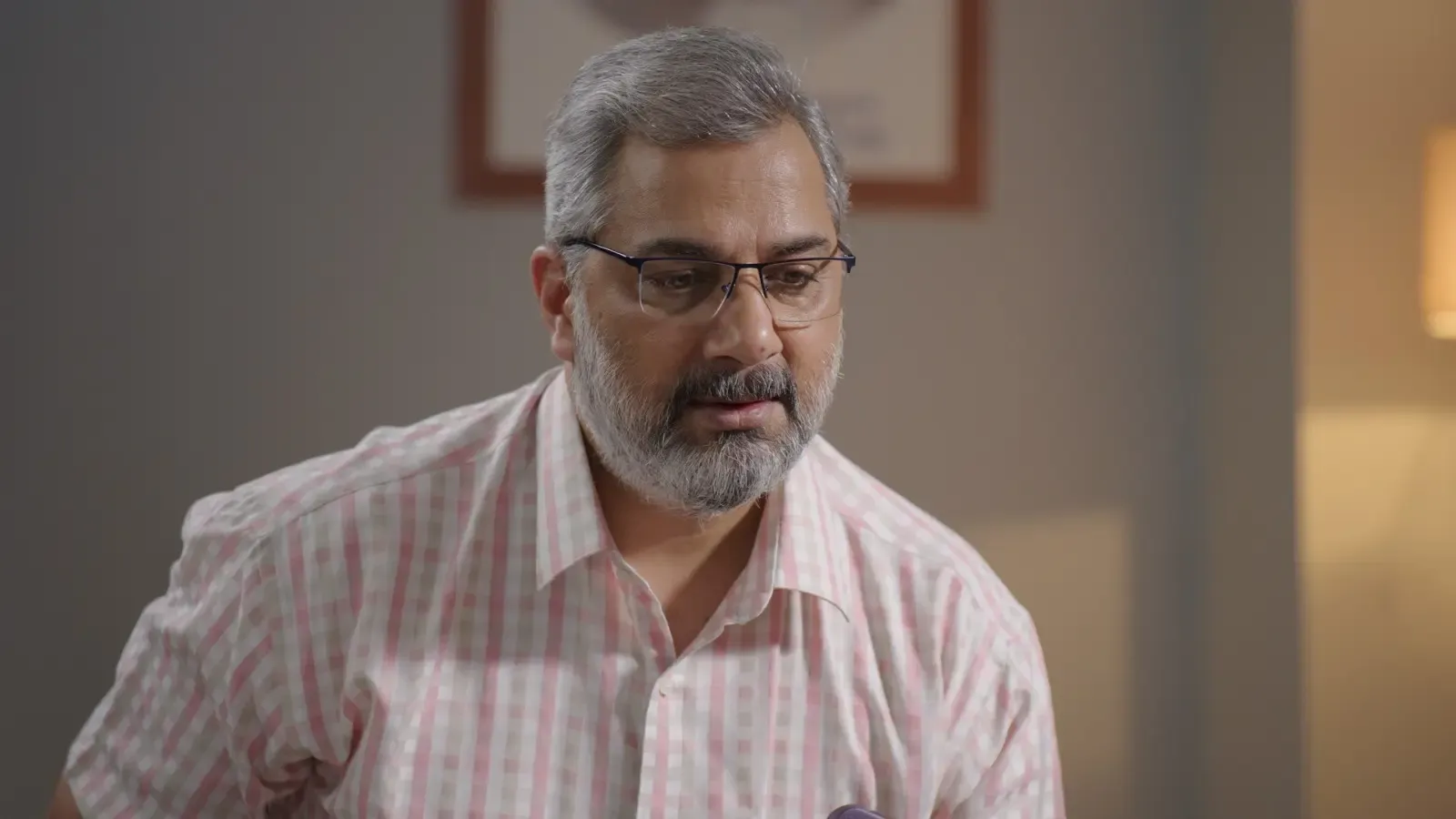 What Issues Does Varun Badola Address in Jamnapaar S2?