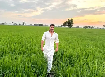 वरुण धवन ने 'बॉर्डर 2' का अमृतसर शेड्यूल पूरा किया, पार्टी का वीडियो किया शेयर