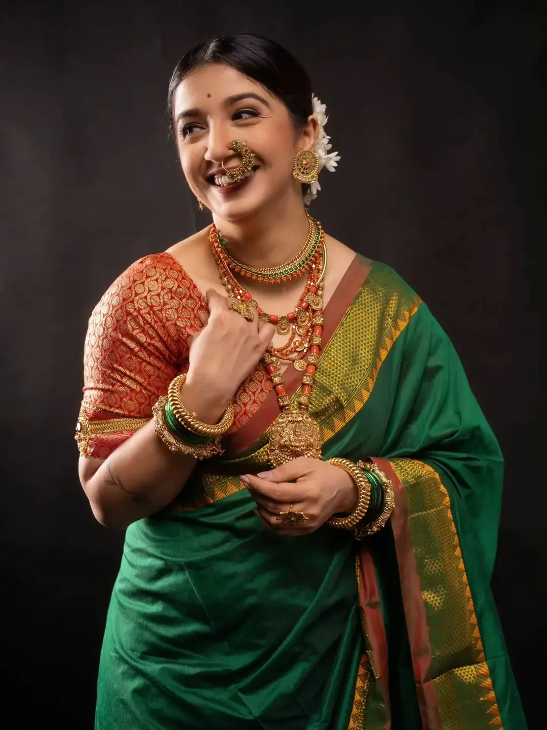 स्नेहलता वसईकर के 'सुमन' लुक में परंपरा और शक्ति का अनोखा संगम