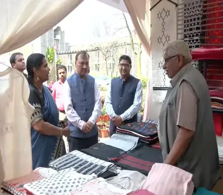वस्त्र मंत्रालय की नई पहल से हैंडलूम व्यापारियों के चेहरे खिले, परिष्कृति मेले में मिला अनमोल अवसर