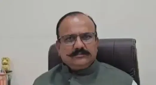 क्या देवेंद्र फडणवीस सच में 'गजनी' हैं?