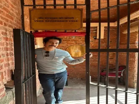 वीर सावरकर को याद कर भावुक हुए रणदीप हुड्डा, दिखाई उस जेल की तस्वीर, जहां शूट हुई थी फिल्म