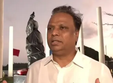 वीर सावरकर ने अपने साहस से पूरे देश को प्रेरित किया: आशीष शेलार