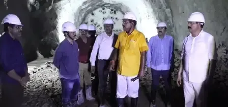 वेलिगोंडा परियोजना: मंत्री निम्मला रामनायडू ने सुरंग के अंदर 19 किमी तक रात्रि निरीक्षण, फंसी TBM पर जताई चिंता