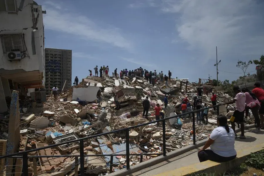 Venezuela militarises La Guaira after twin quakes kill 920