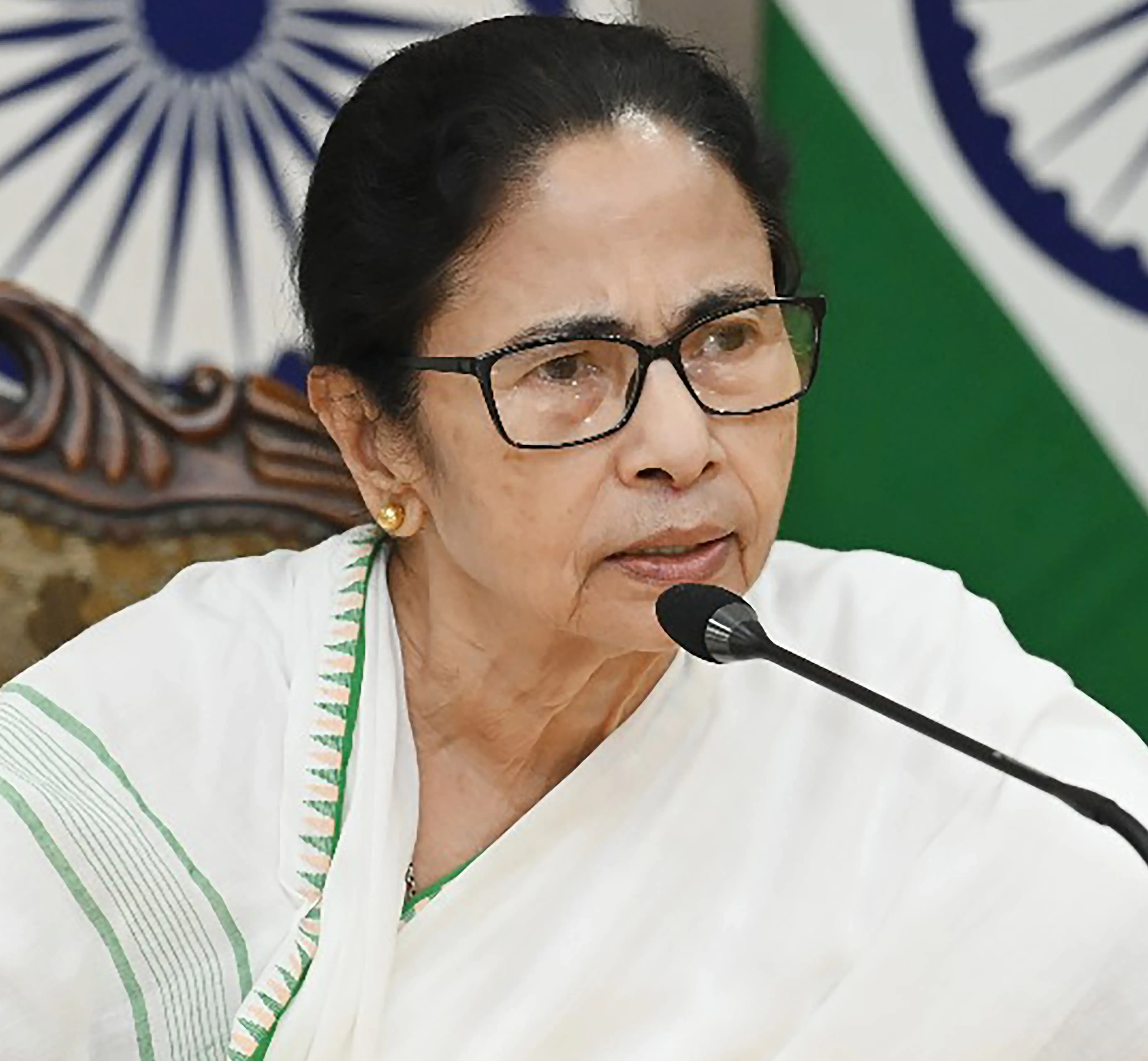 VHP Criticizes Mamata Banerjee for Engaging with Imams