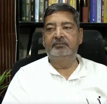 विभाजनकारी ताकतों से निपटना जानती हैं ममता बनर्जी, हम उनके साथ : सपा सांसद वीरेंद्र सिंह