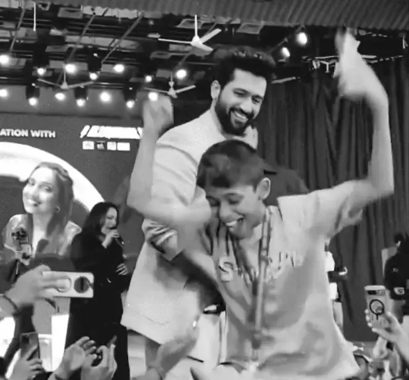 How Did Vicky Kaushal's Heartwarming Gesture Delight a Young Fan?