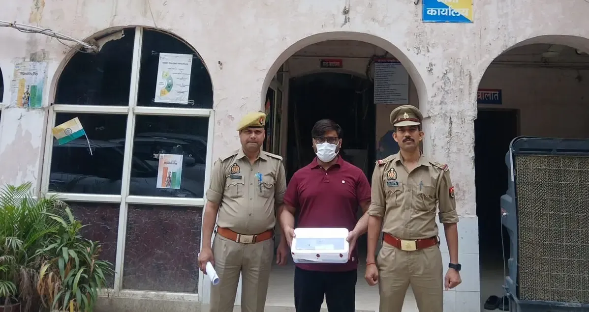 ग्रेटर नोएडा में विदेश भेजने के नाम पर लाखों की ठगी करने वाला आरोपी गिरफ्तार, बरामद हुए फर्जी दस्तावेज