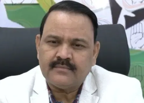 क्या राहुल गांधी को विदेश जाने के लिए किसी से इजाजत लेने की जरूरत नहीं है?