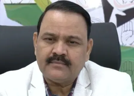 विदेश जाने के लिए राहुल गांधी को किसी से इजाजत लेने की जरूरत नहीं: मनोज कुमार 