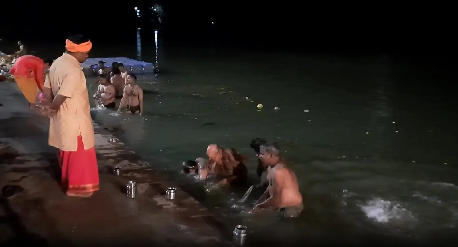 विदिशा में पितृपक्ष 2026 का आगाज़: बेतवा के बड़वाले घाट पर तर्पण, पंडितों ने बताया 16 दिनों का महत्व