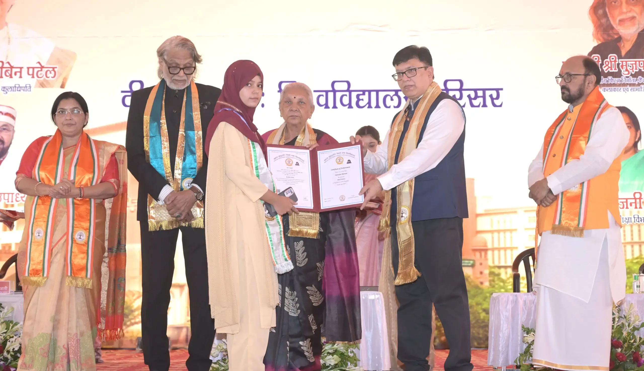 क्या विद्यार्थियों को समाज के प्रति जिम्मेदारी का निर्वाह करना चाहिए? : राज्यपाल आनंदीबेन पटेल
