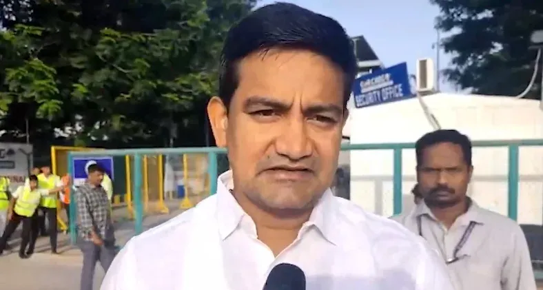वियतनाम बोट हादसा: आंध्र प्रदेश के तीन पीड़ितों के शव हैदराबाद पहुंचे, मंत्री कोंडापल्ली एयरपोर्ट पर मौजूद